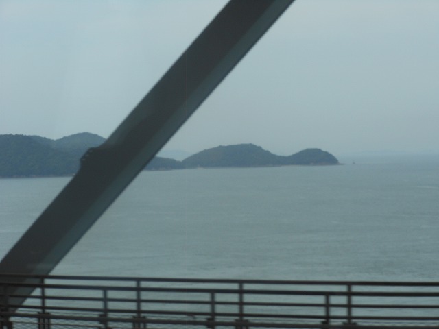 瀬戸大橋から眺める美しい瀬戸内海