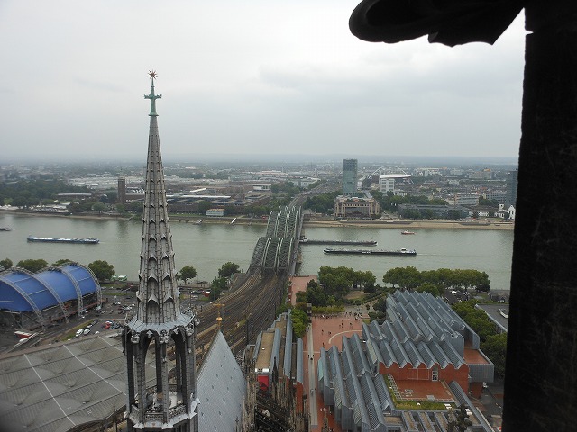 ケルン大聖堂の塔から眺める街並み