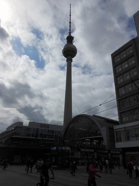 アレクサンダー広場駅とベルリンテレビ塔