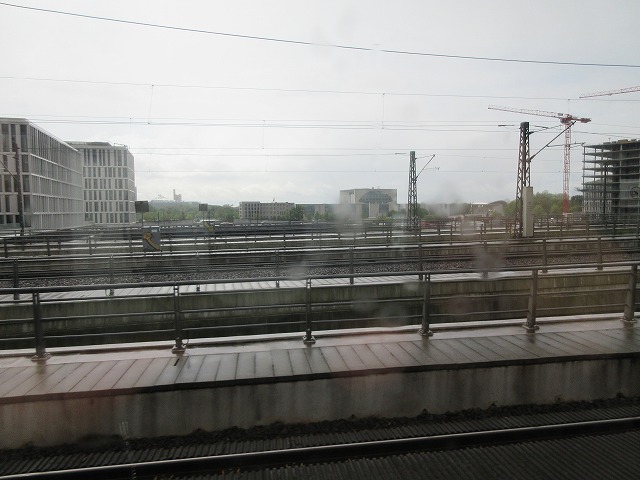 ベルリン中央→フリードリヒ通りの車窓(南側)