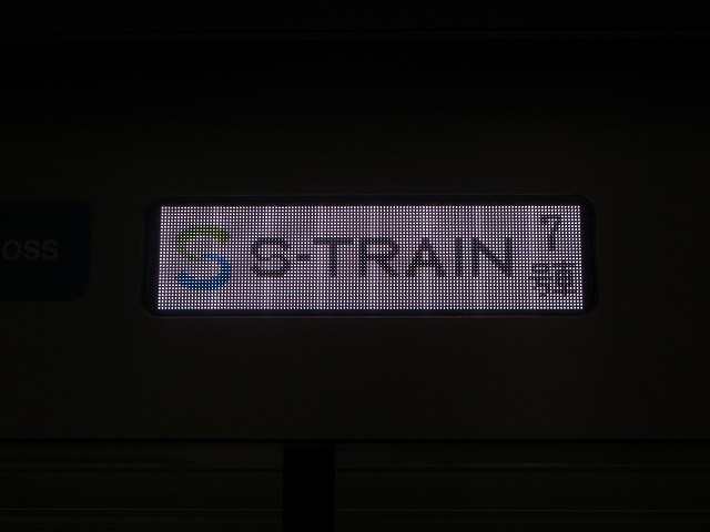S-trainの行先案内