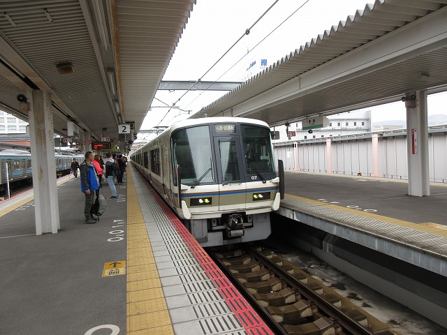 関西本線221系