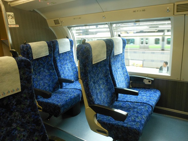 E231系グリーン車の座席