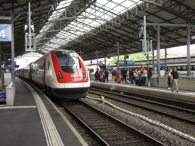 チューリッヒからローザンヌへの特急の旅 スイス インターシティ 19年夏 鉄道ラボ