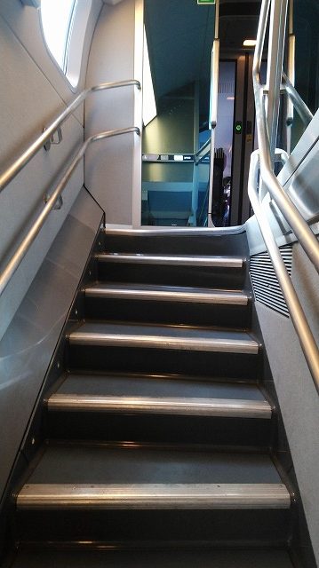 TGVの車内(階段)